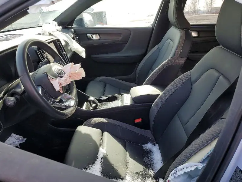 2024 VOLVO XC40 RECHARGE CORE  