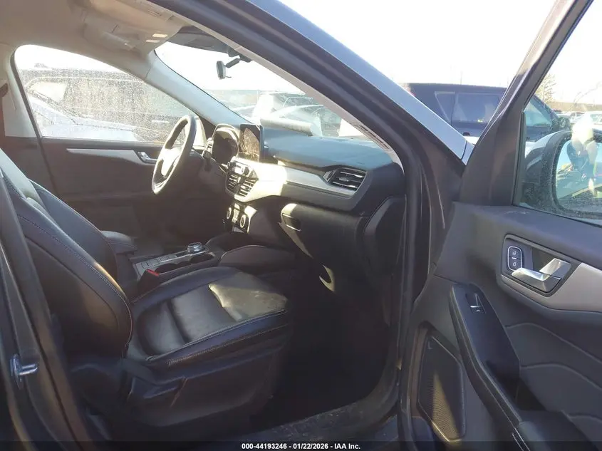 2022 FORD ESCAPE SEL