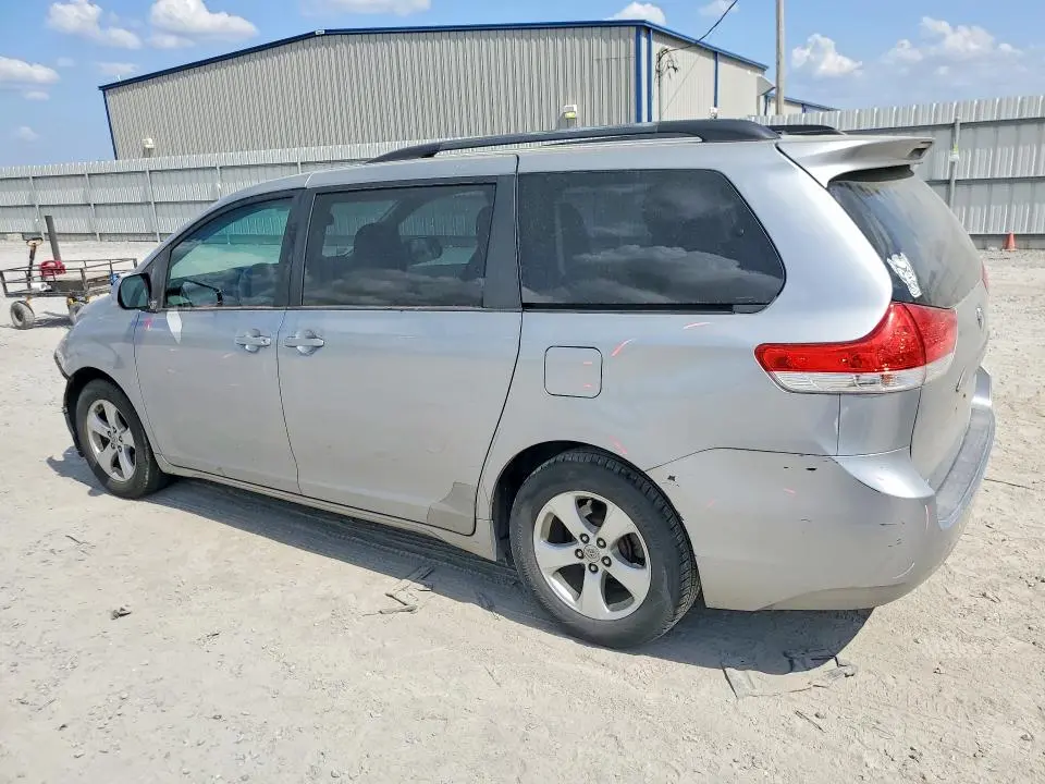 2012 TOYOTA SIENNA LE 8-PASSENGER  