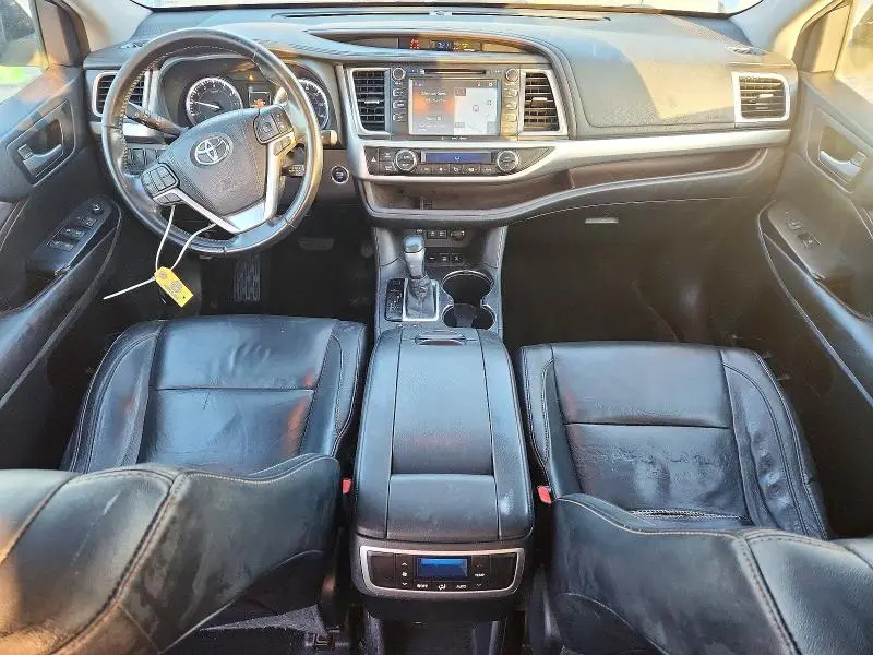 2017 TOYOTA HIGHLANDER XLE  
