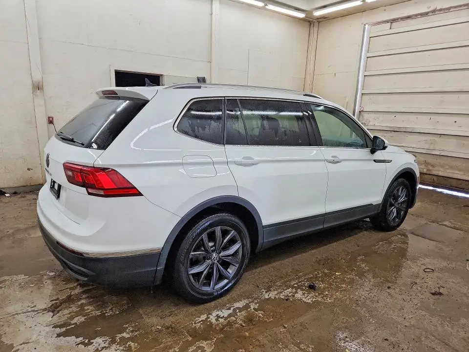2022 VOLKSWAGEN TIGUAN SE  