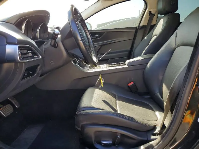 2019 JAGUAR XE AWD 4C 25T