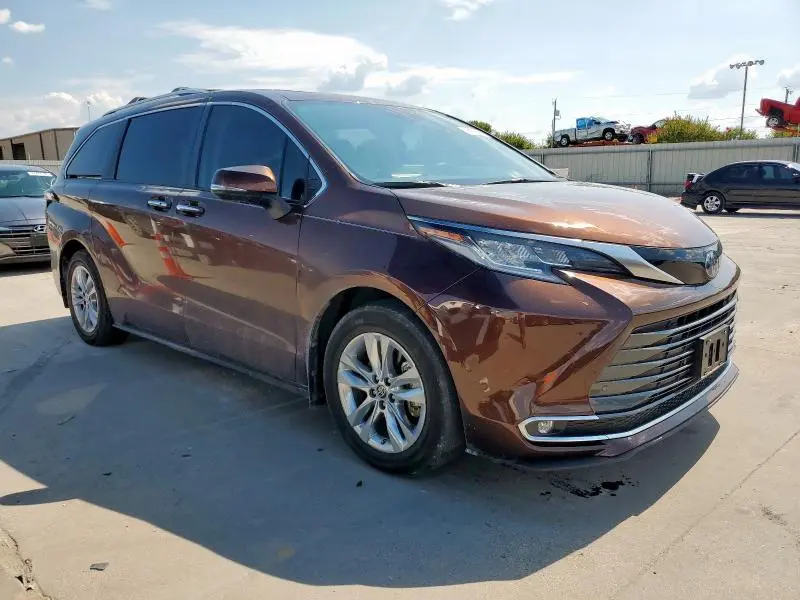2023 TOYOTA SIENNA LIMITED  