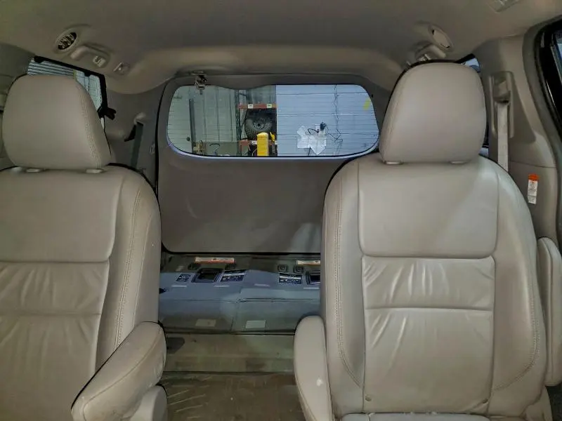 2016 TOYOTA SIENNA XLE  