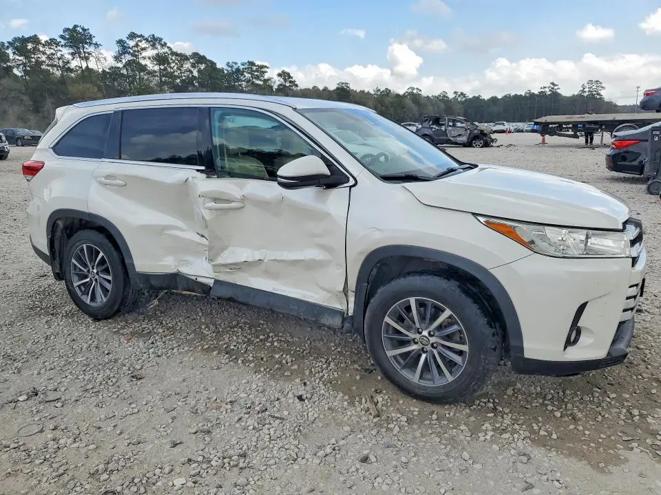 2019 TOYOTA HIGHLANDER XLE  
