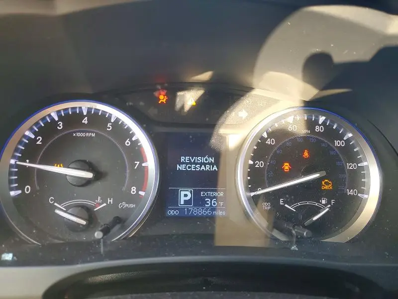 2016 TOYOTA HIGHLANDER LE  