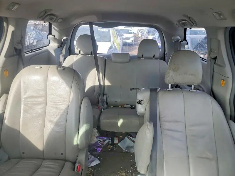 2012 TOYOTA SIENNA LE  