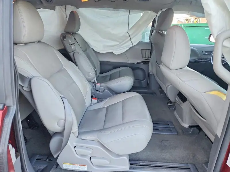 2017 TOYOTA SIENNA XLE 8-PASSENGER  