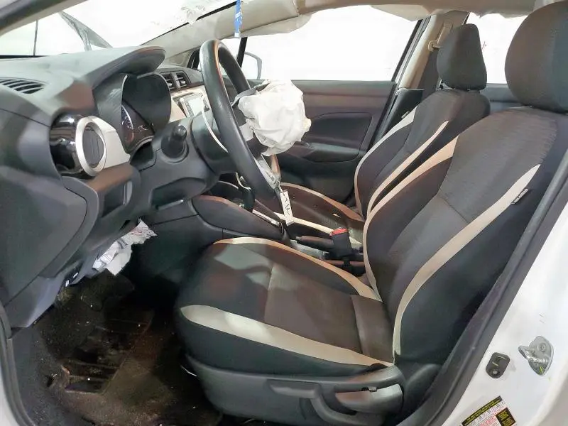 2022 NISSAN VERSA SV  