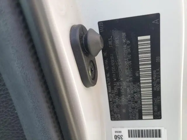 2024 TOYOTA SIENNA XLE  
