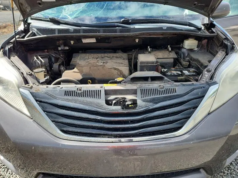2011 TOYOTA SIENNA LE  