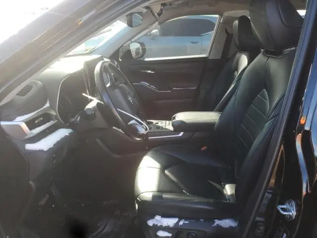 2021 TOYOTA HIGHLANDER XLE  