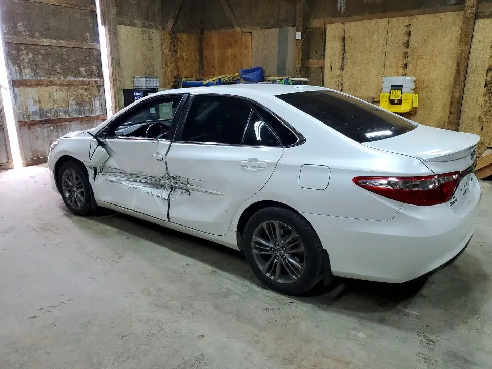 2015 TOYOTA CAMRY SE  