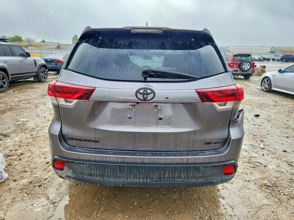 2019 TOYOTA HIGHLANDER SE  