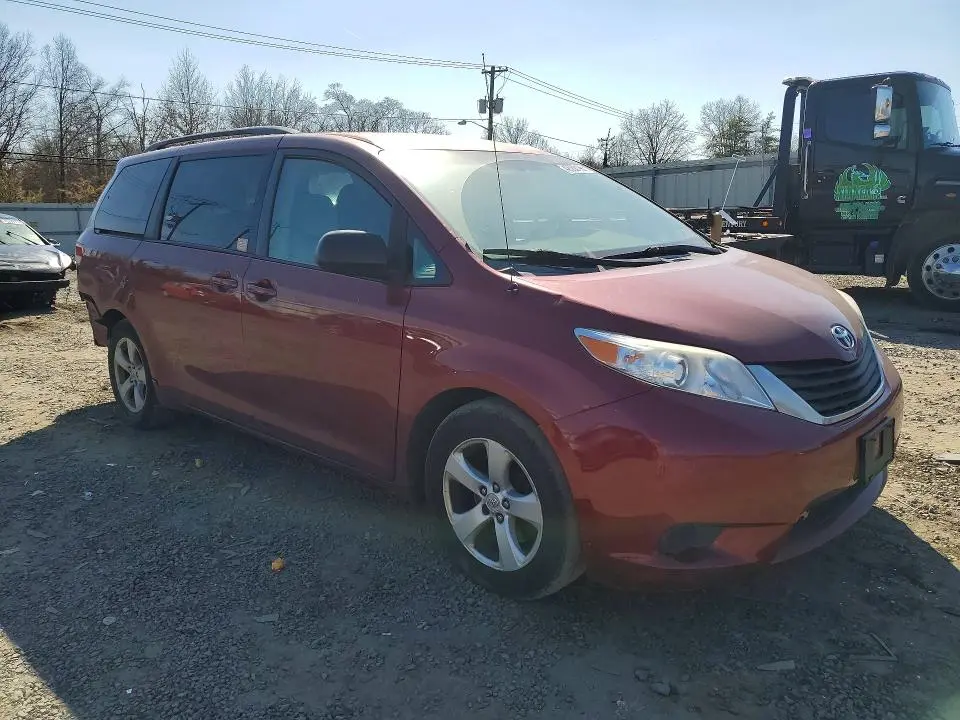 2011 TOYOTA SIENNA LE 8-PASSENGER  