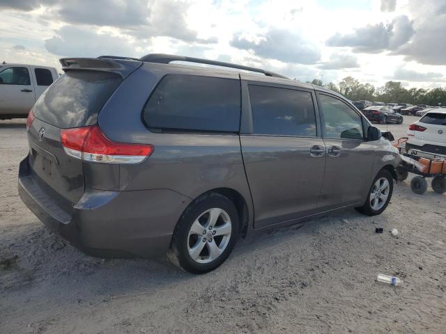 2014 TOYOTA SIENNA LE