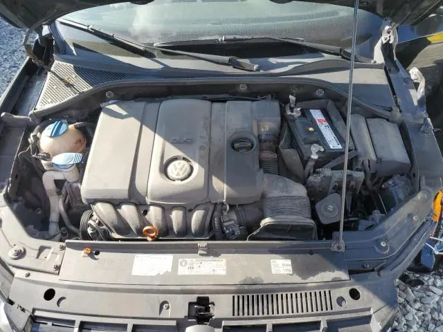 2013 VOLKSWAGEN PASSAT SE  