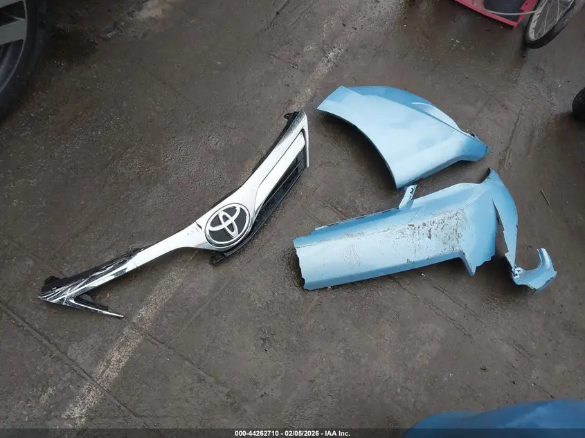 2012 TOYOTA CAMRY LE