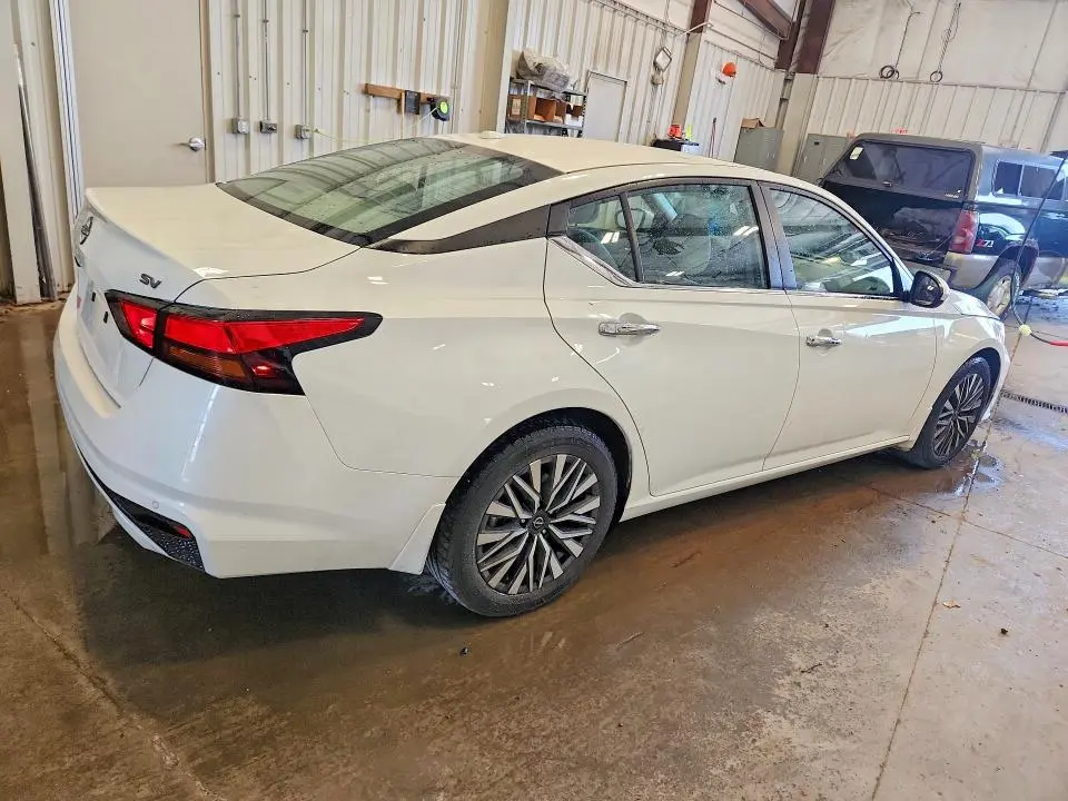 2024 NISSAN ALTIMA SV  