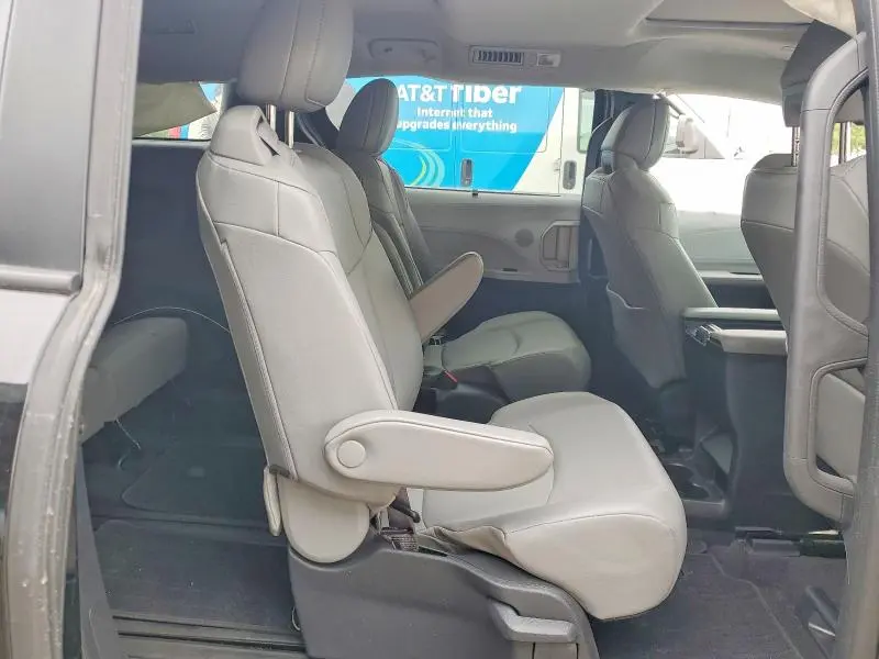 2025 TOYOTA SIENNA XLE 7-PASSENGER  