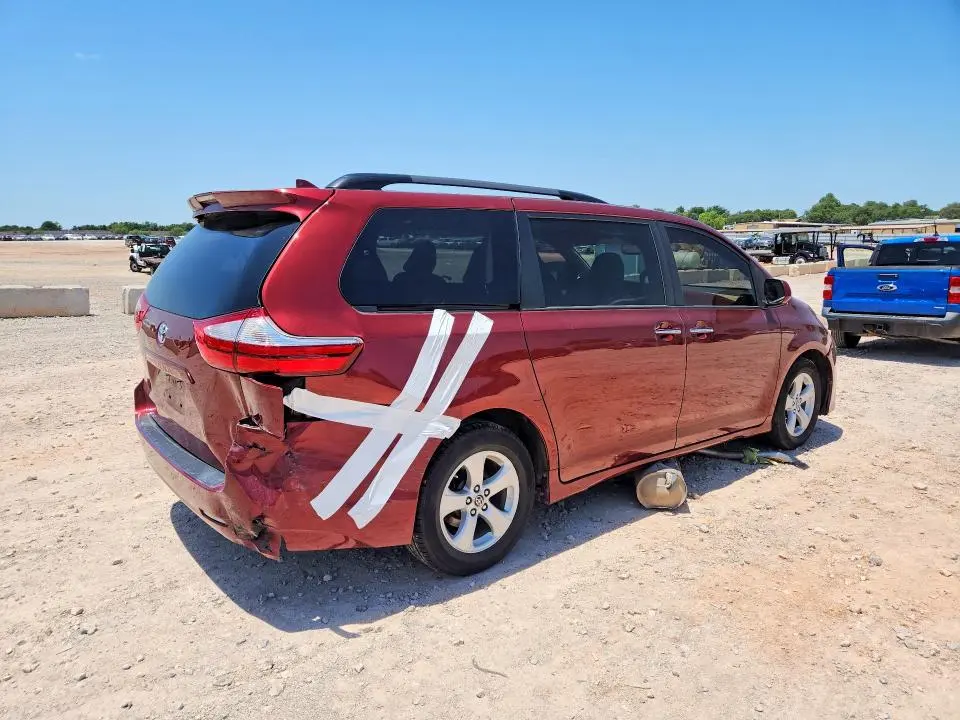 2019 TOYOTA SIENNA LE  