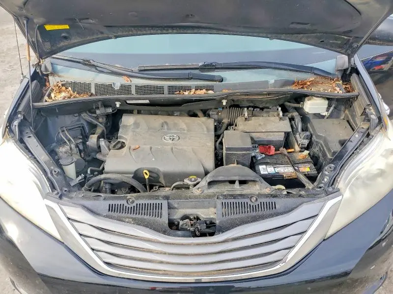 2014 TOYOTA SIENNA XLE 8-PASSENGER  