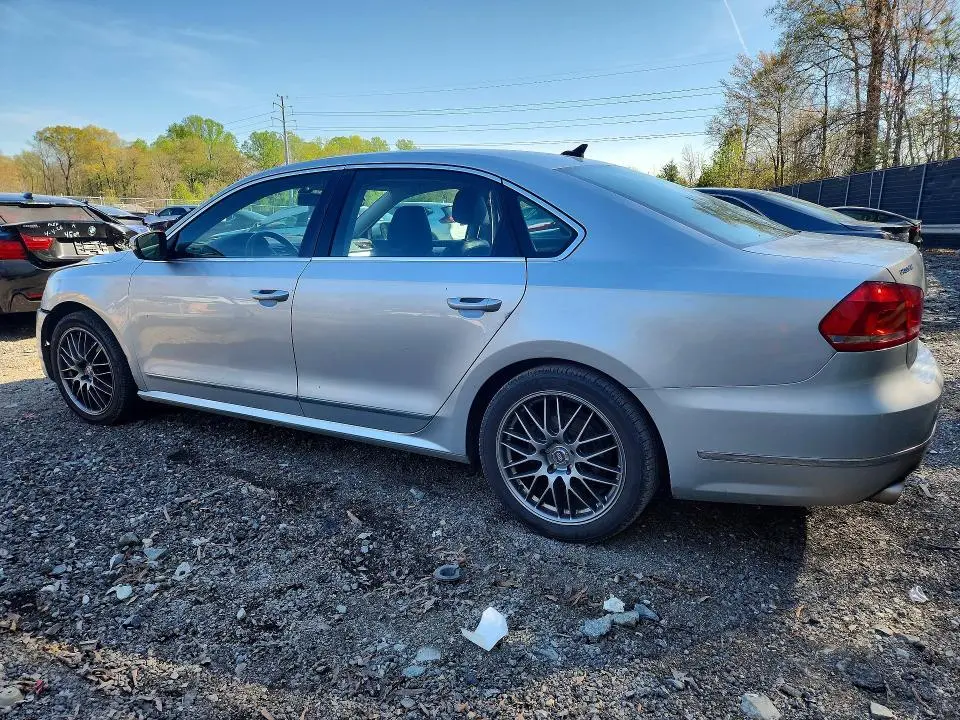 2013 VOLKSWAGEN PASSAT SE  