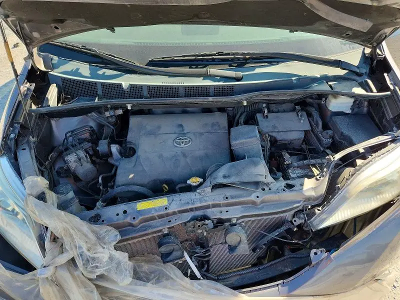 2011 TOYOTA SIENNA LE  