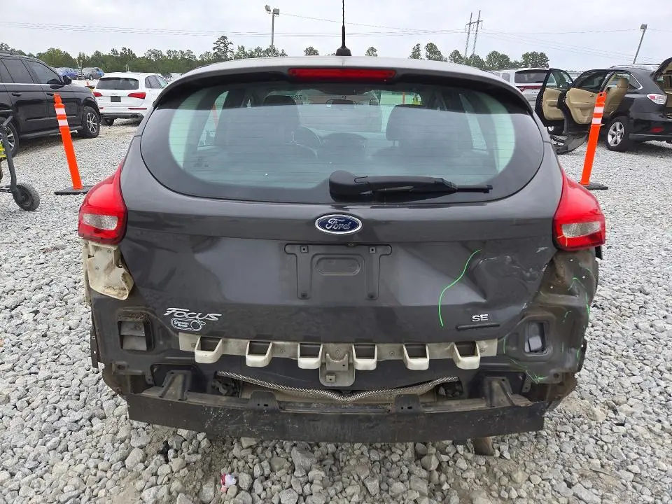 2015 FORD FOCUS SE  