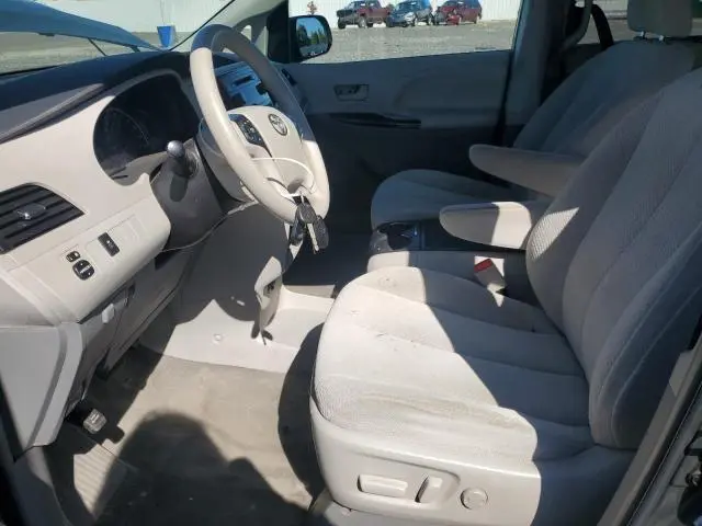 2014 TOYOTA SIENNA LE  