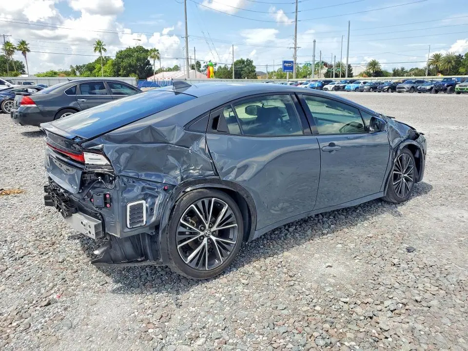 2024 TOYOTA PRIUS XLE  