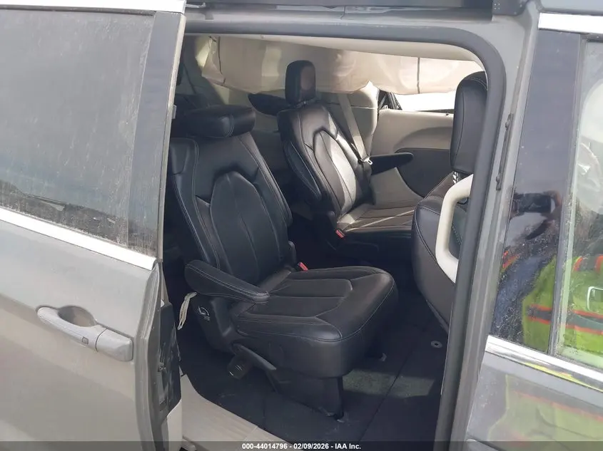 2022 CHRYSLER PACIFICA TOURING L