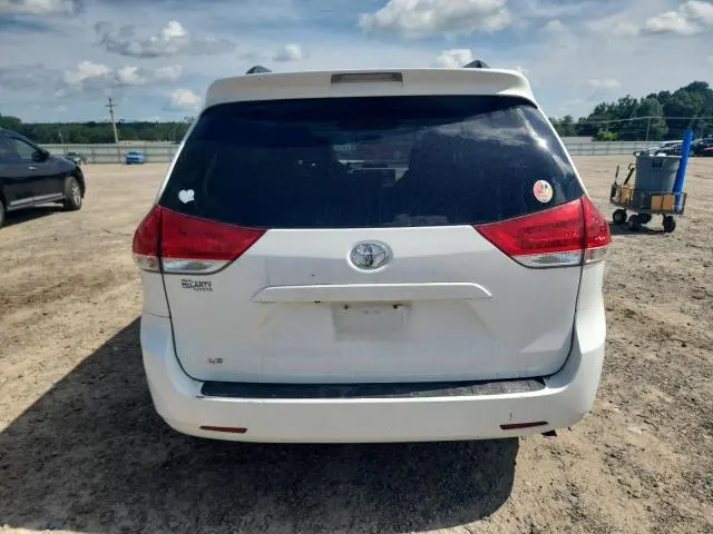 2013 TOYOTA SIENNA LE  