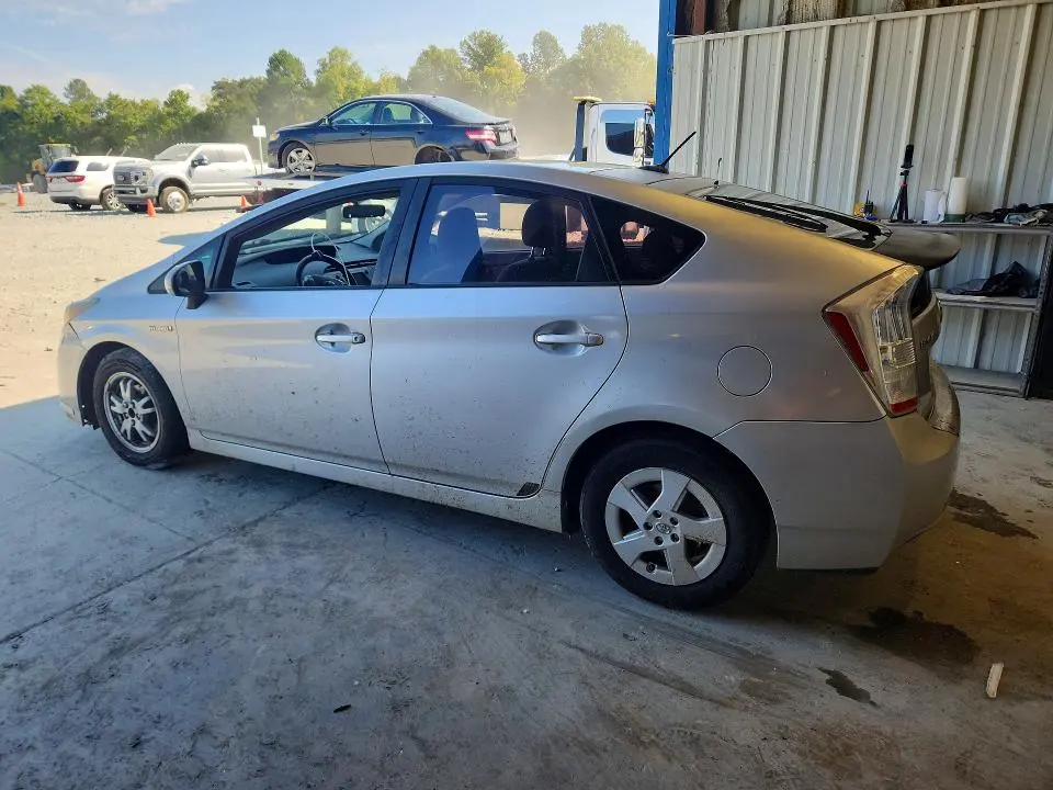 2010 TOYOTA PRIUS III  