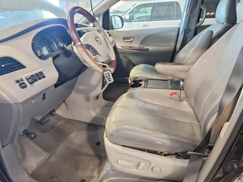 2013 TOYOTA SIENNA LIMITED 7-PASSENGER  
