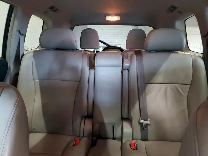 2011 TOYOTA HIGHLANDER SE  