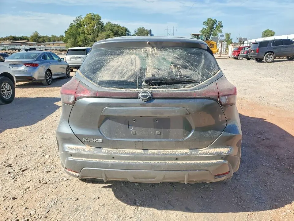 2022 NISSAN KICKS S  