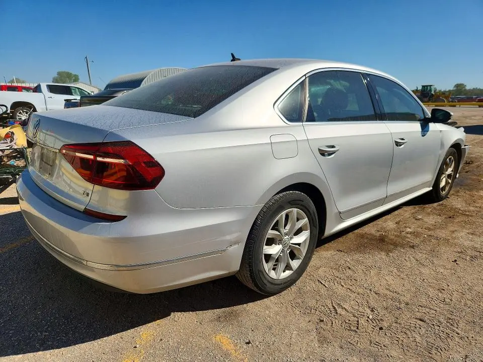 2017 VOLKSWAGEN PASSAT S  