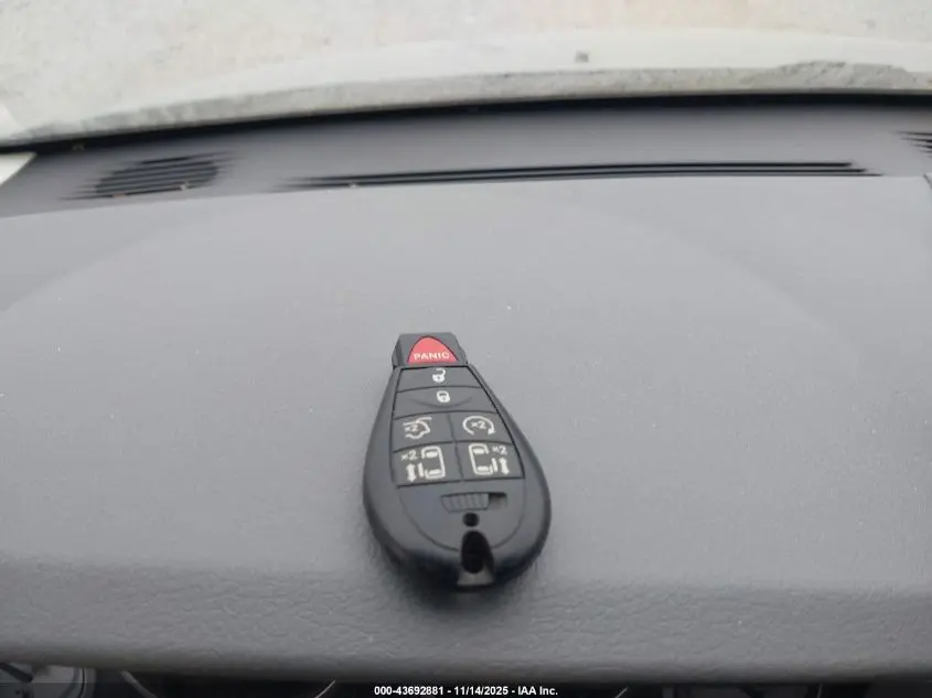 2010 CHRYSLER TOWN & COUNTRY TOURING