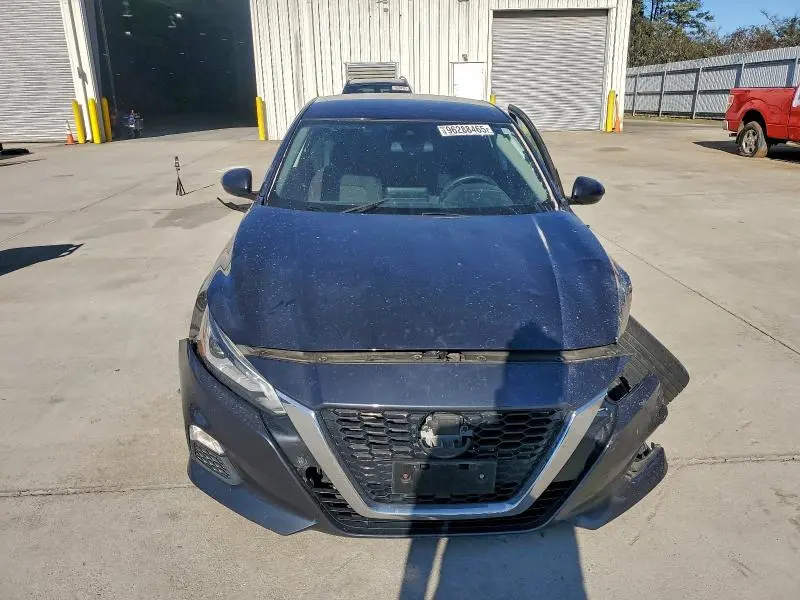 2022 NISSAN ALTIMA SV  