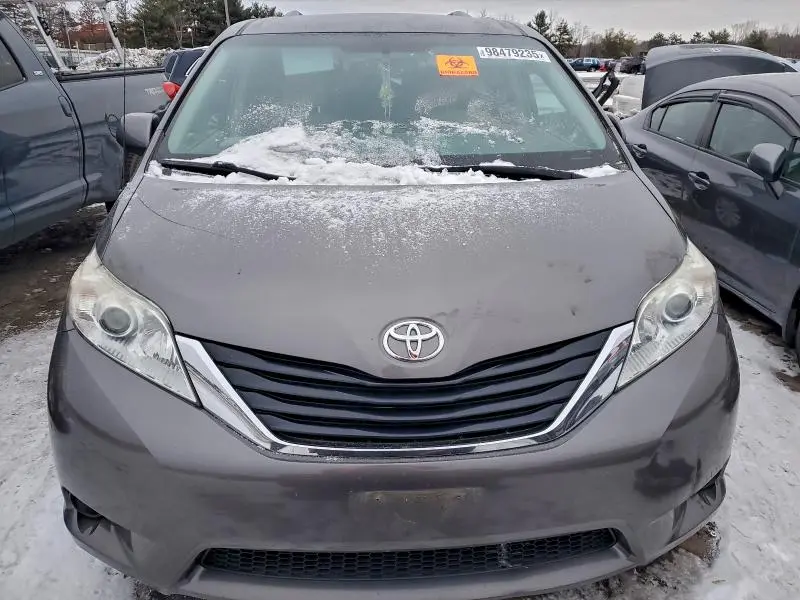 2012 TOYOTA SIENNA LE  