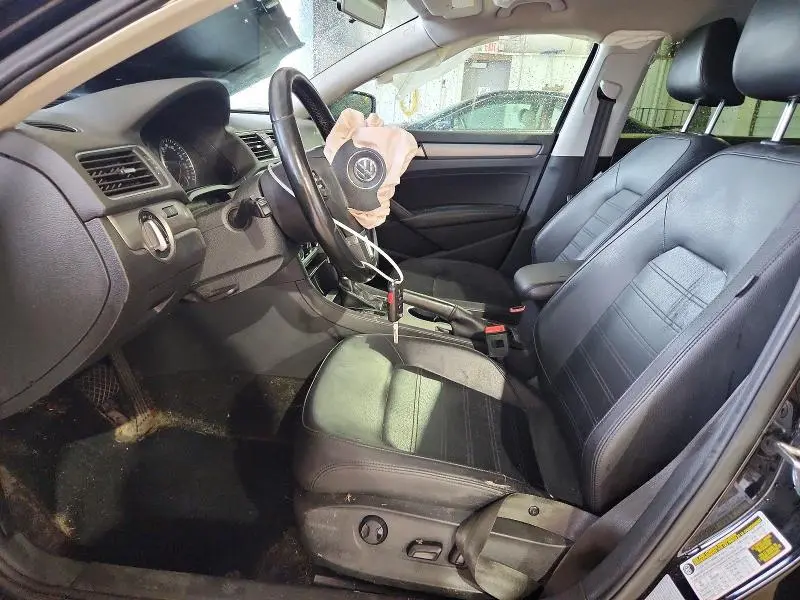 2015 VOLKSWAGEN PASSAT SE  