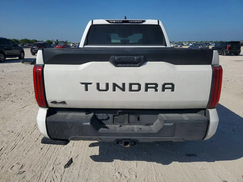 2025 TOYOTA TUNDRA SR5  