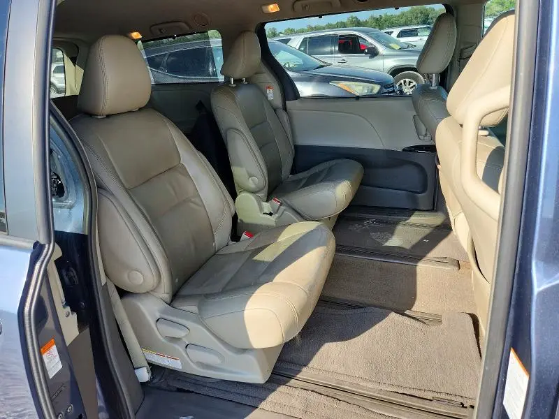 2015 TOYOTA SIENNA XLE PREMIUM 7-PASSENGER  