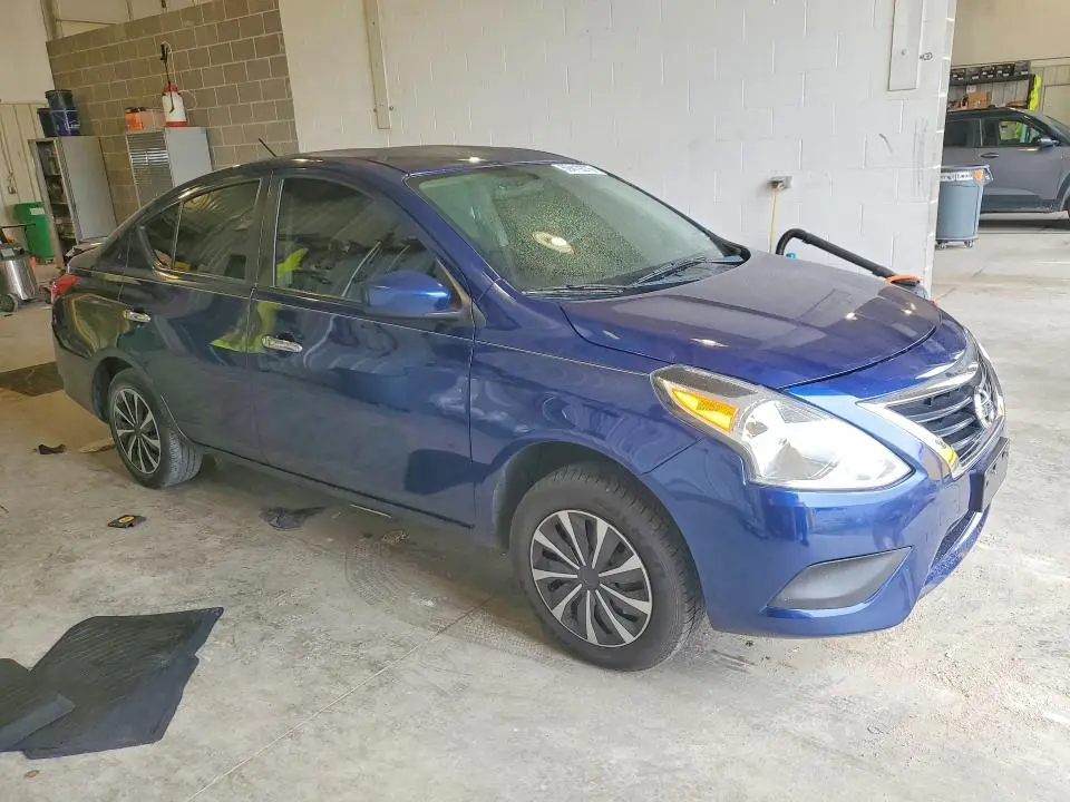 2018 NISSAN VERSA SV  