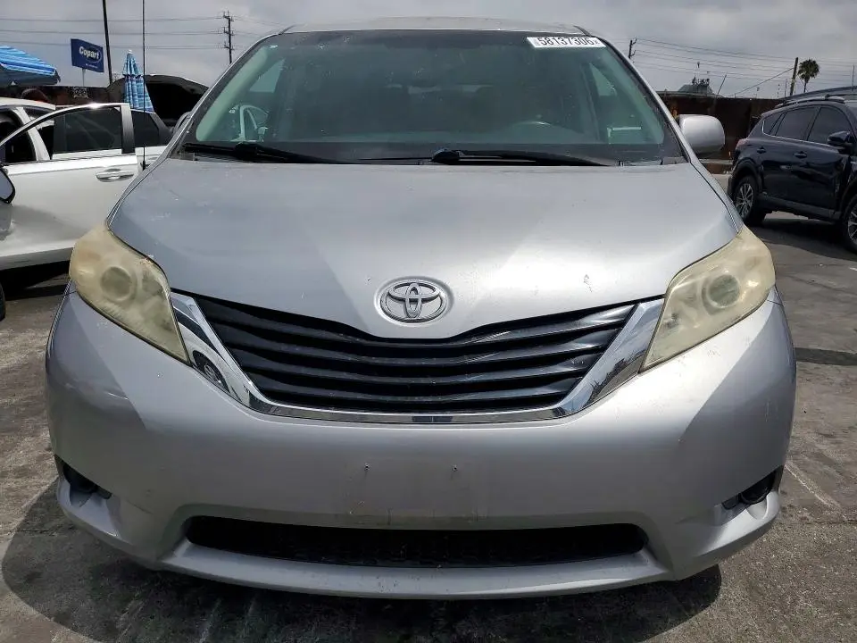 2014 TOYOTA SIENNA LE  