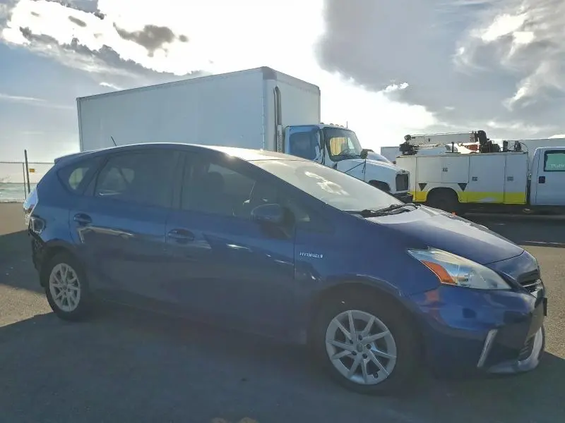 2013 TOYOTA PRIUS V   