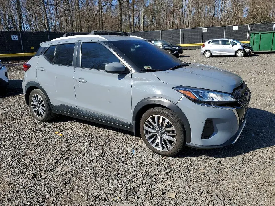 2021 NISSAN KICKS SV  