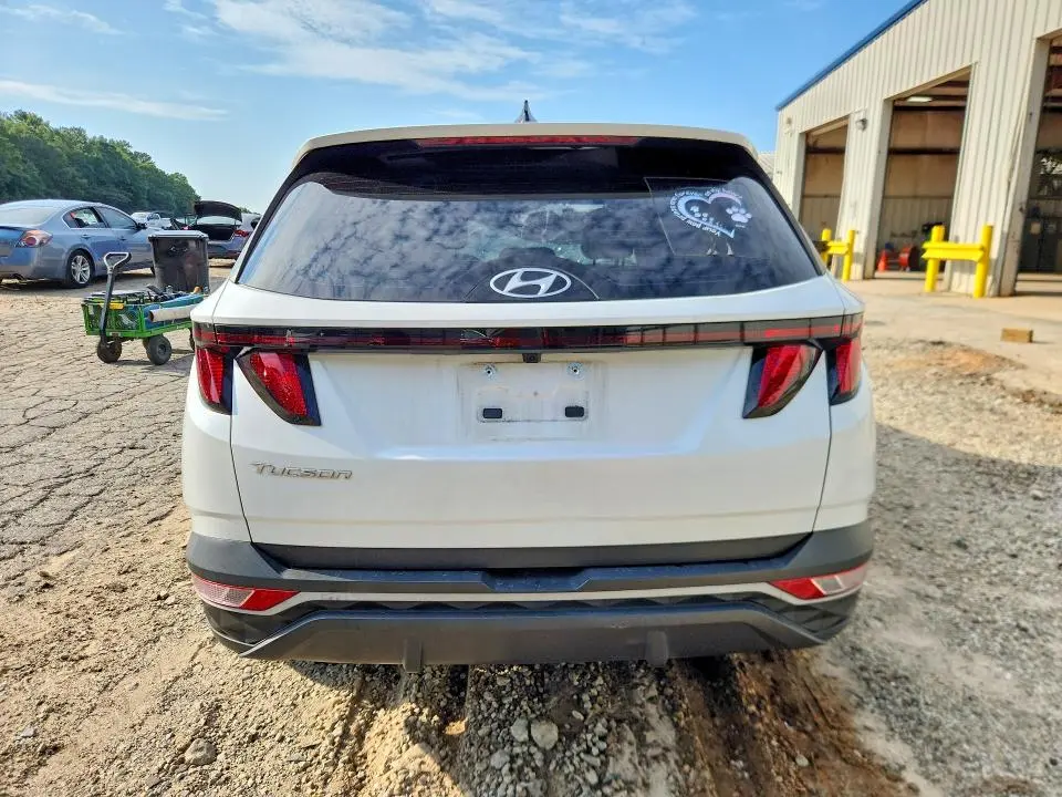 2022 HYUNDAI TUCSON SE  