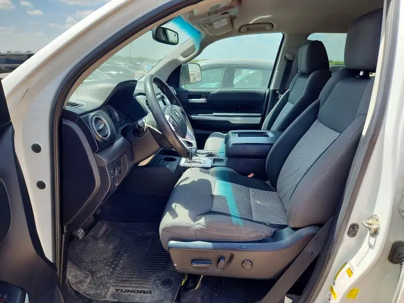 2016 TOYOTA TUNDRA CREWMAX SR5  